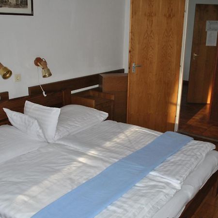 Harmonia Apartmanhaz Balatonlelle Zimmer foto