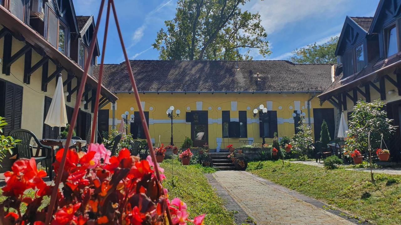 Harmonia Apartmanhaz Balatonlelle Exterior foto