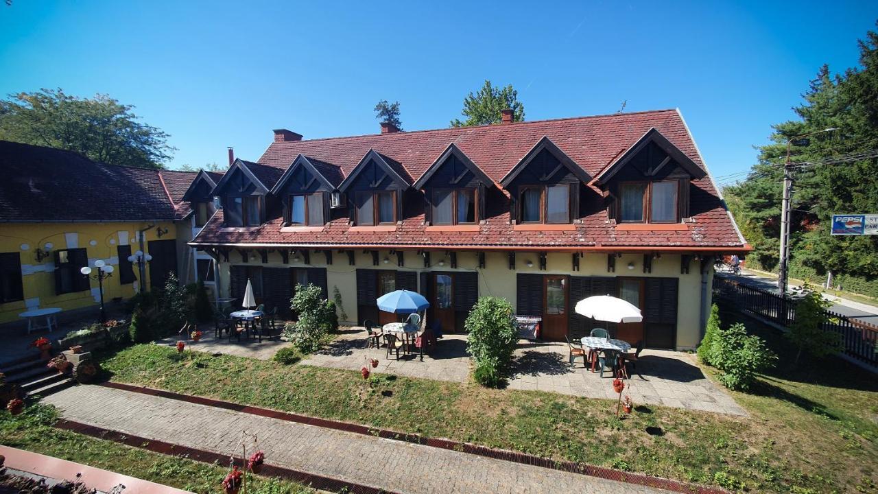 Harmonia Apartmanhaz Balatonlelle Exterior foto