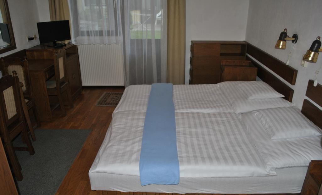 Harmonia Apartmanhaz Balatonlelle Zimmer foto